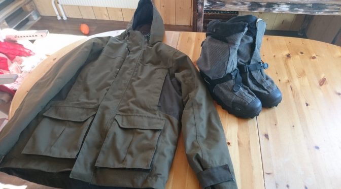 VENDU – 6 paires de surchaussures Neos Navigator et de 6 vestes grand froid à vendre
