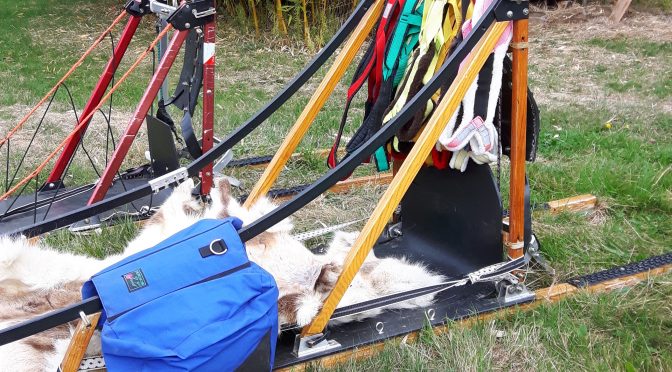 Plusieurs traineaux, roues cloutées et matériel divers à vendre